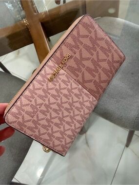 Michael Kors Jet Set Soft Pink Signature Multi Medium Zip Wallet with Gold Logo